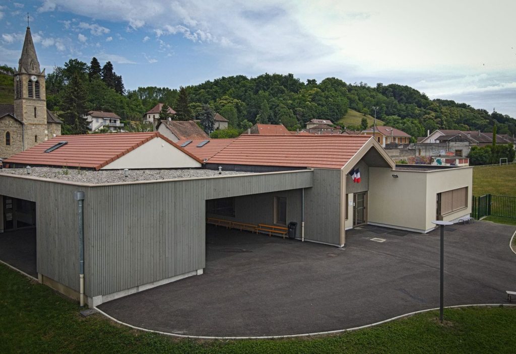 Bardage bois présaturé - école