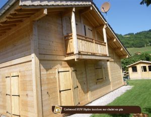 Coriwood HUV Hydro incolore sur chalet en pin